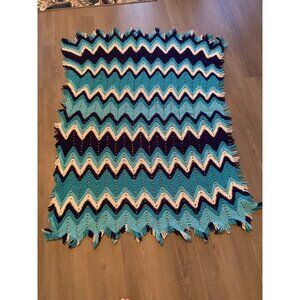 Blue And White Chevon Lap Size Throw Blanket 55x41”